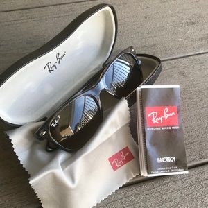 Ray-Ban New Wayfarer Polarized Sunglasses NEW